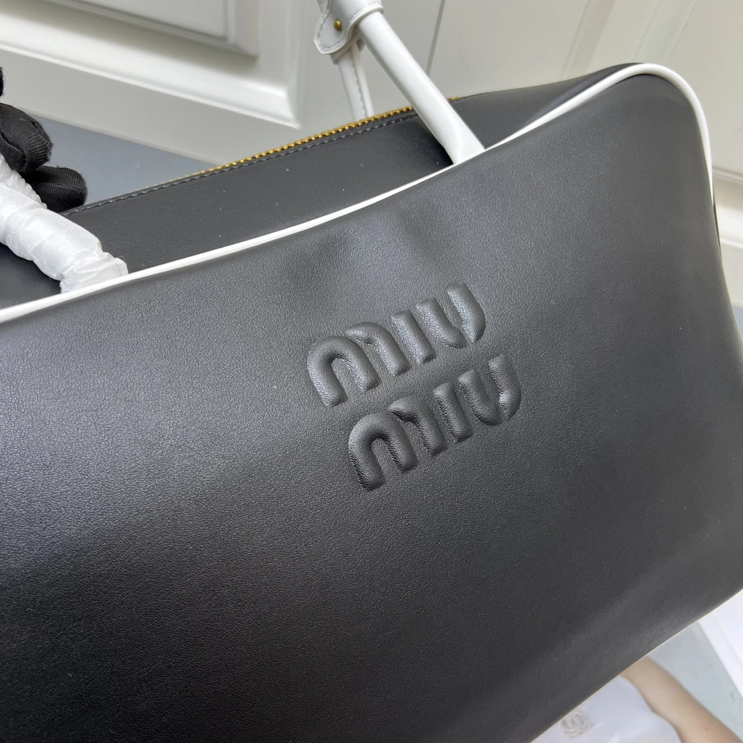 Fashionable 7936 MIU MIU AAA Quality Handbags For Women