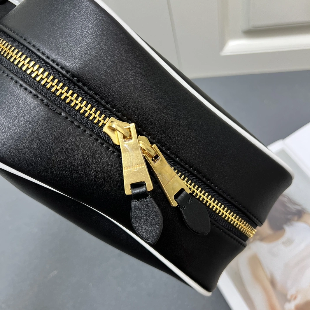 Fashionable 7936 MIU MIU AAA Quality Handbags For Women