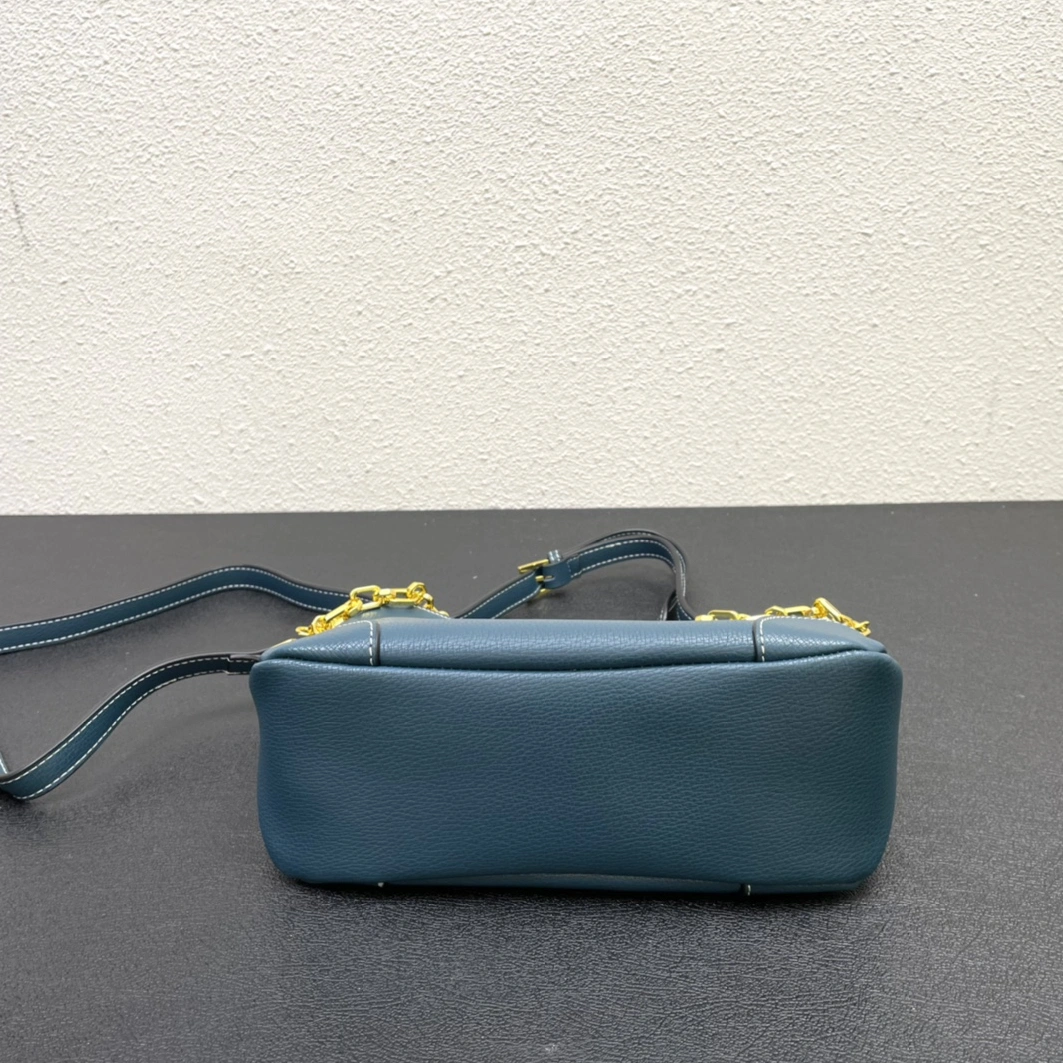 Fashionable 8105 Prada AAA Quality Messenger Bags For Women