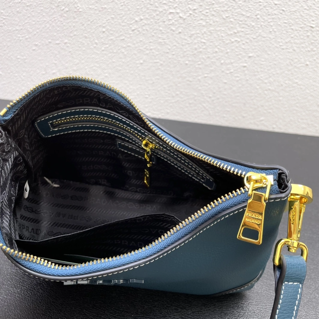 Fashionable 8105 Prada AAA Quality Messenger Bags For Women