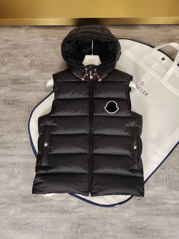 Fashionable 8217 Moncler Down Feather Coat Sleeveless For Unisex