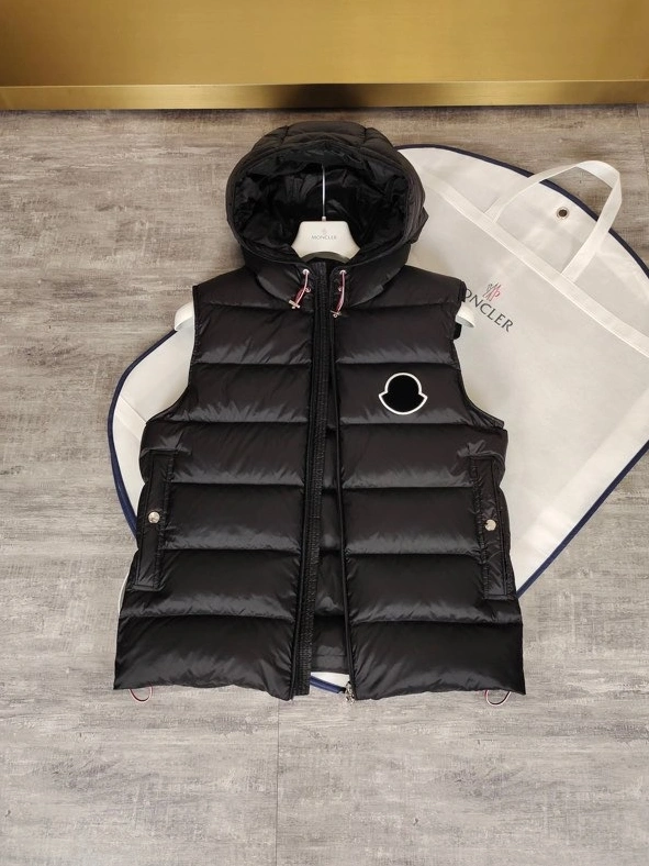 Fashionable 8217 Moncler Down Feather Coat Sleeveless For Unisex