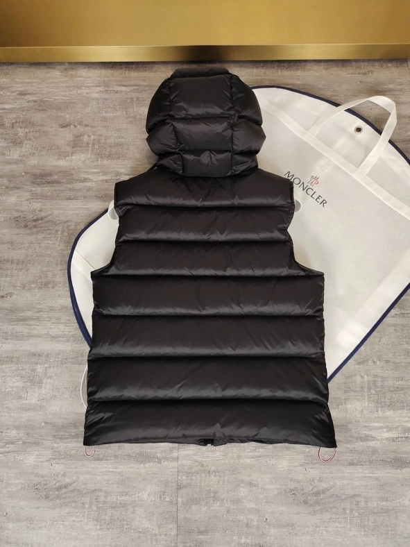 Fashionable 8217 Moncler Down Feather Coat Sleeveless For Unisex