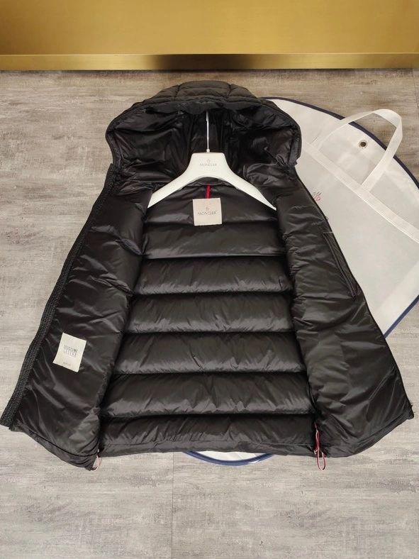 Fashionable 8217 Moncler Down Feather Coat Sleeveless For Unisex