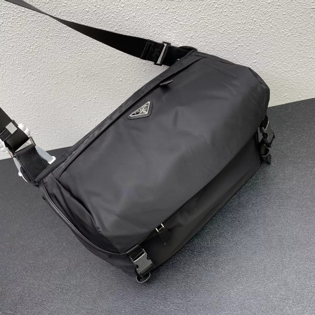 Fashionable 8320 Prada AAA Man Messenger Bags
