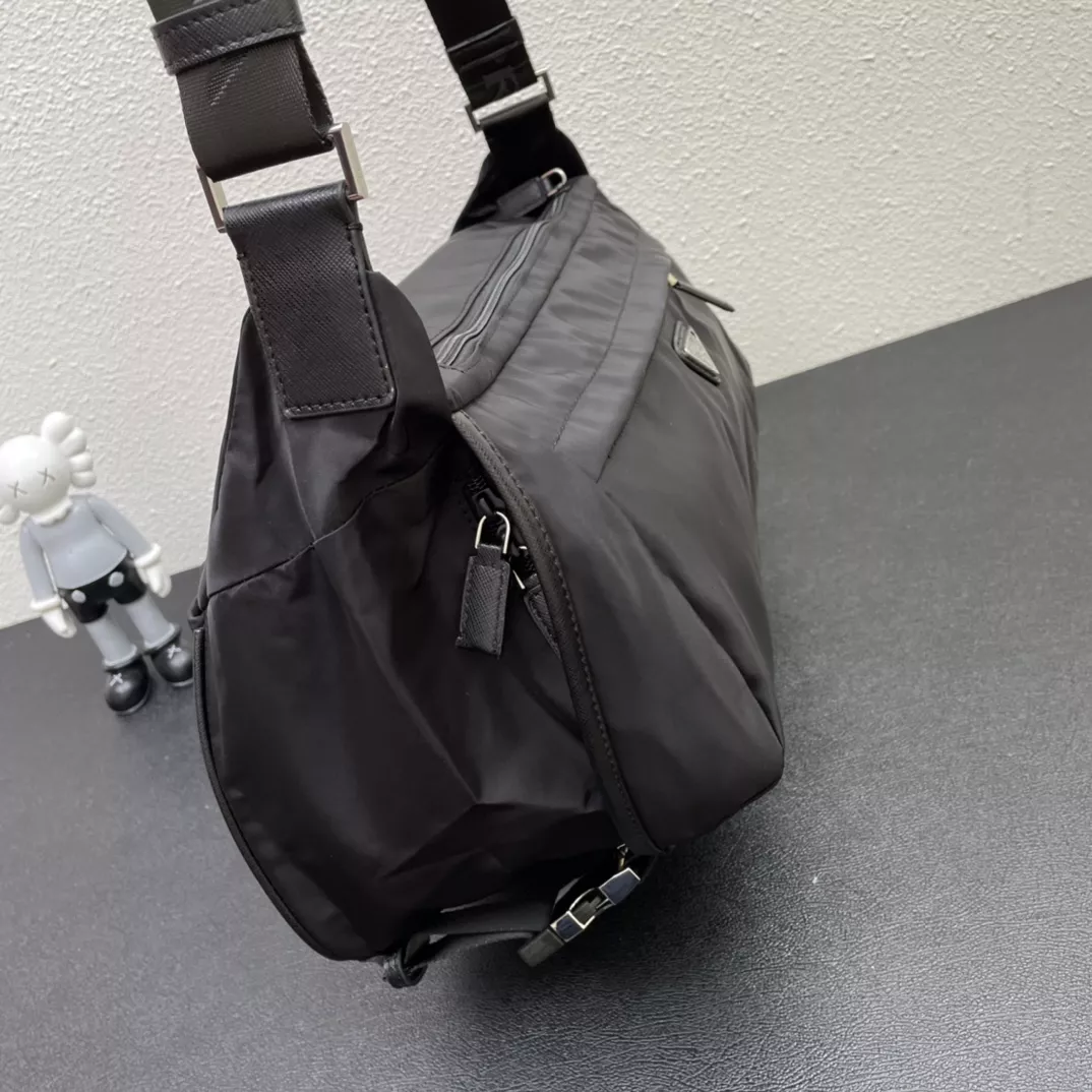 Fashionable 8320 Prada AAA Man Messenger Bags