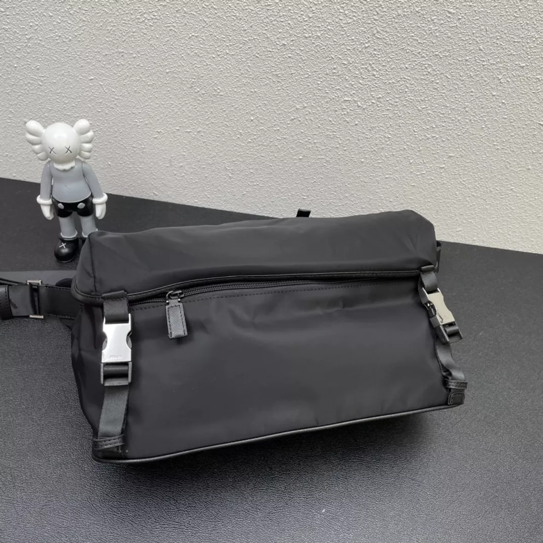 Fashionable 8320 Prada AAA Man Messenger Bags