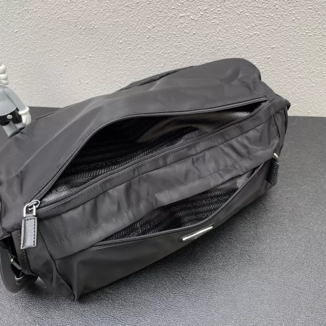 Fashionable 8320 Prada AAA Man Messenger Bags