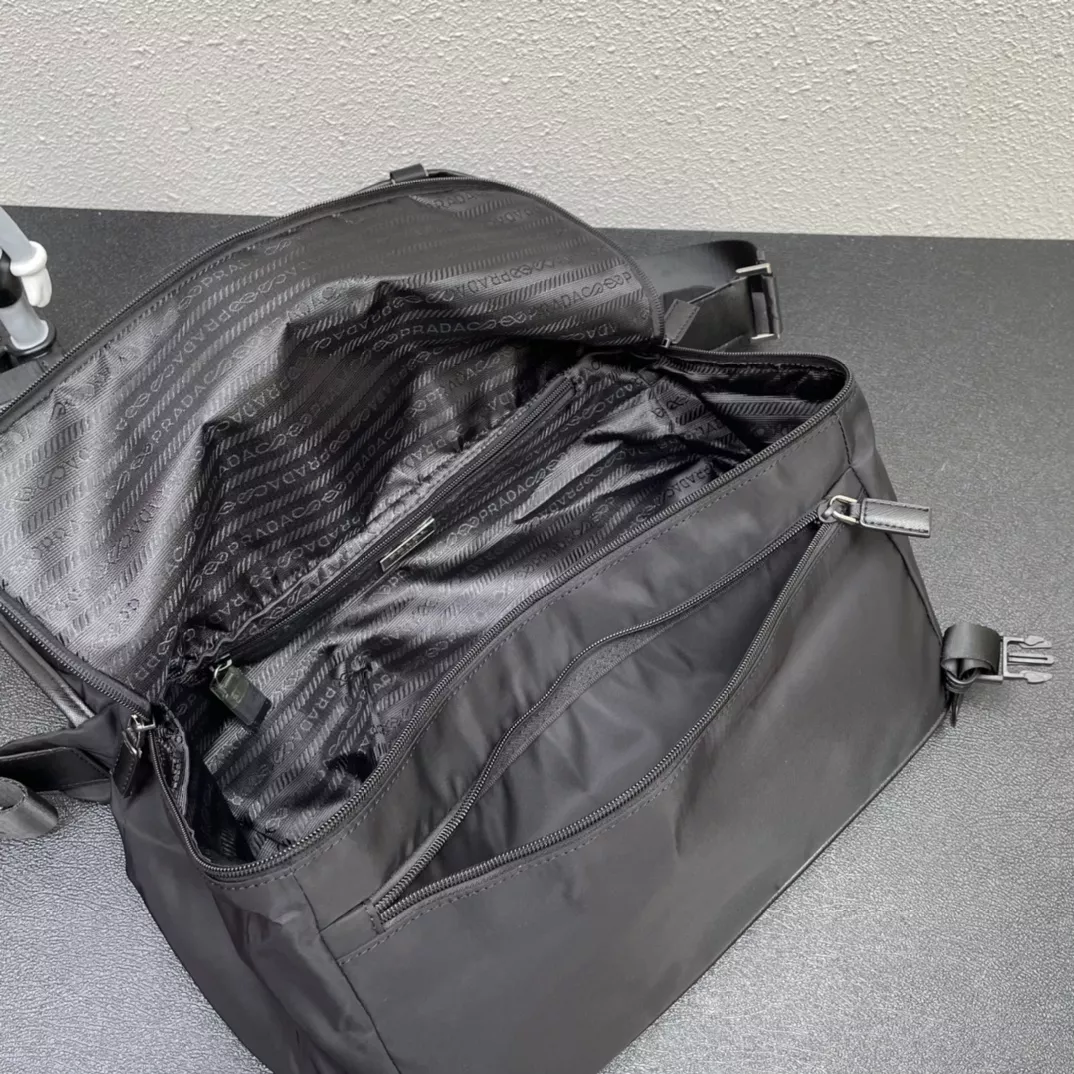 Fashionable 8320 Prada AAA Man Messenger Bags