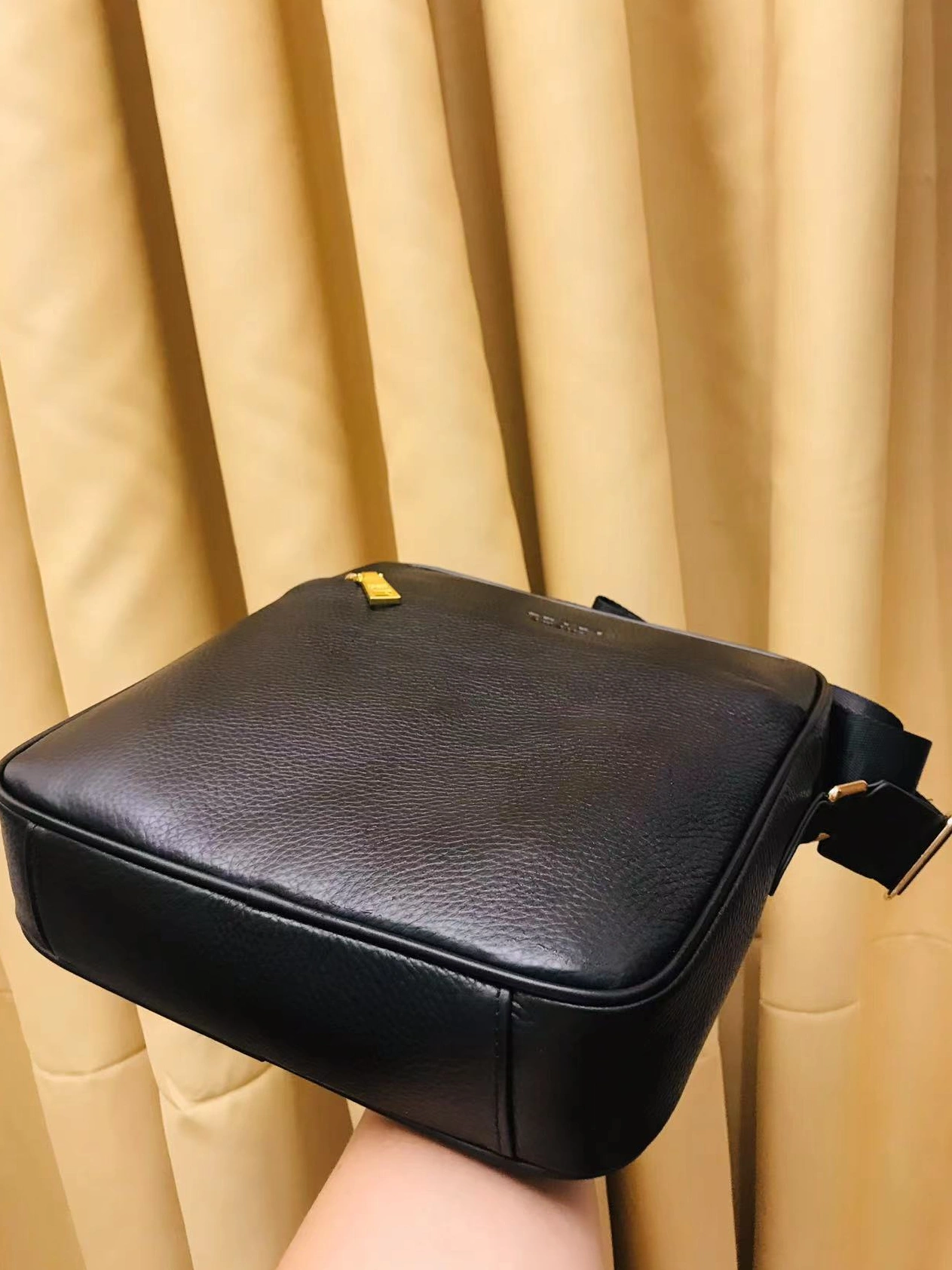Fashionable 8456 Prada AAA Man Messenger Bags