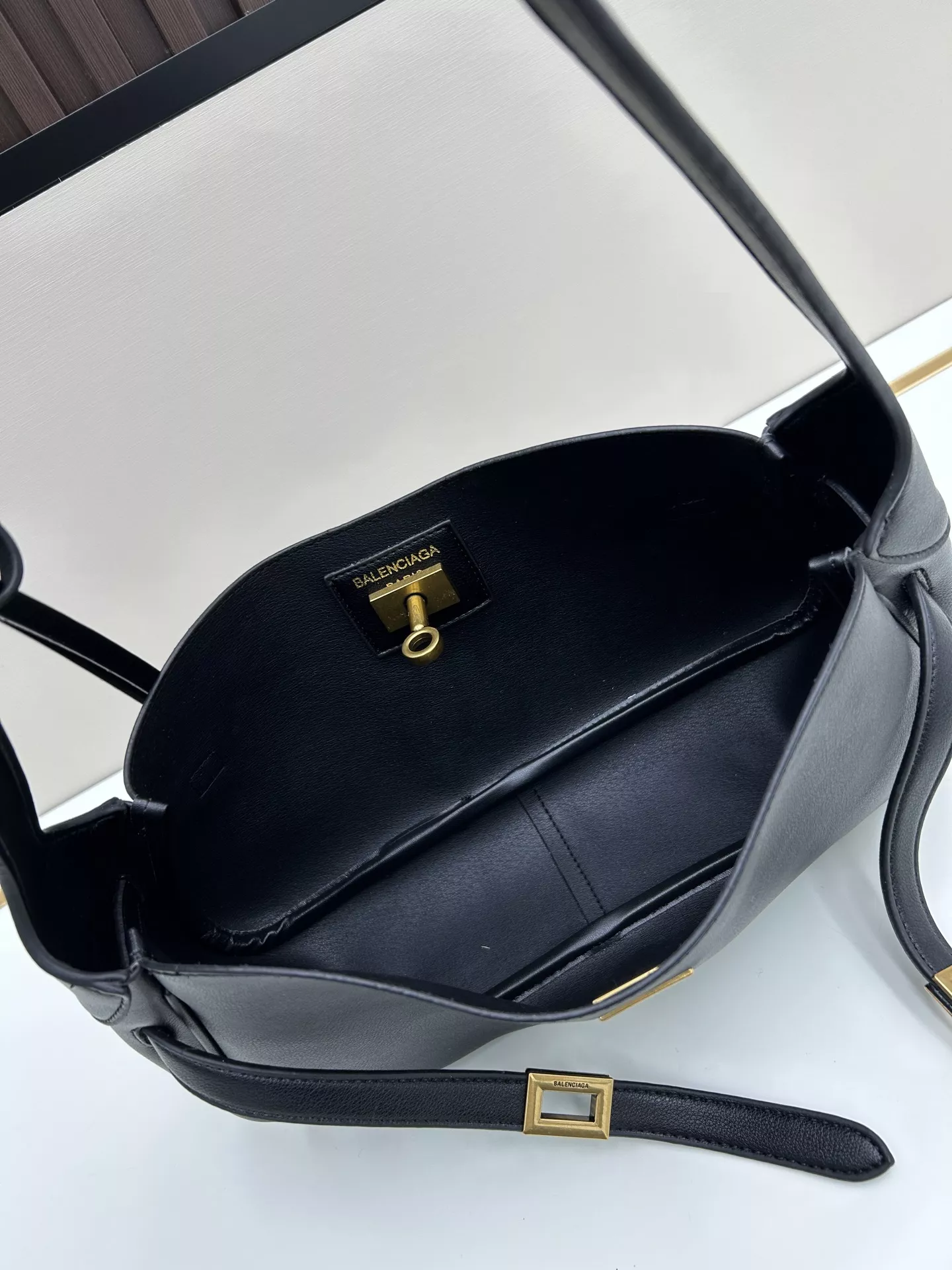 Fashionable 8556 Balenciaga AAA Quality Shoulder Bags For Women