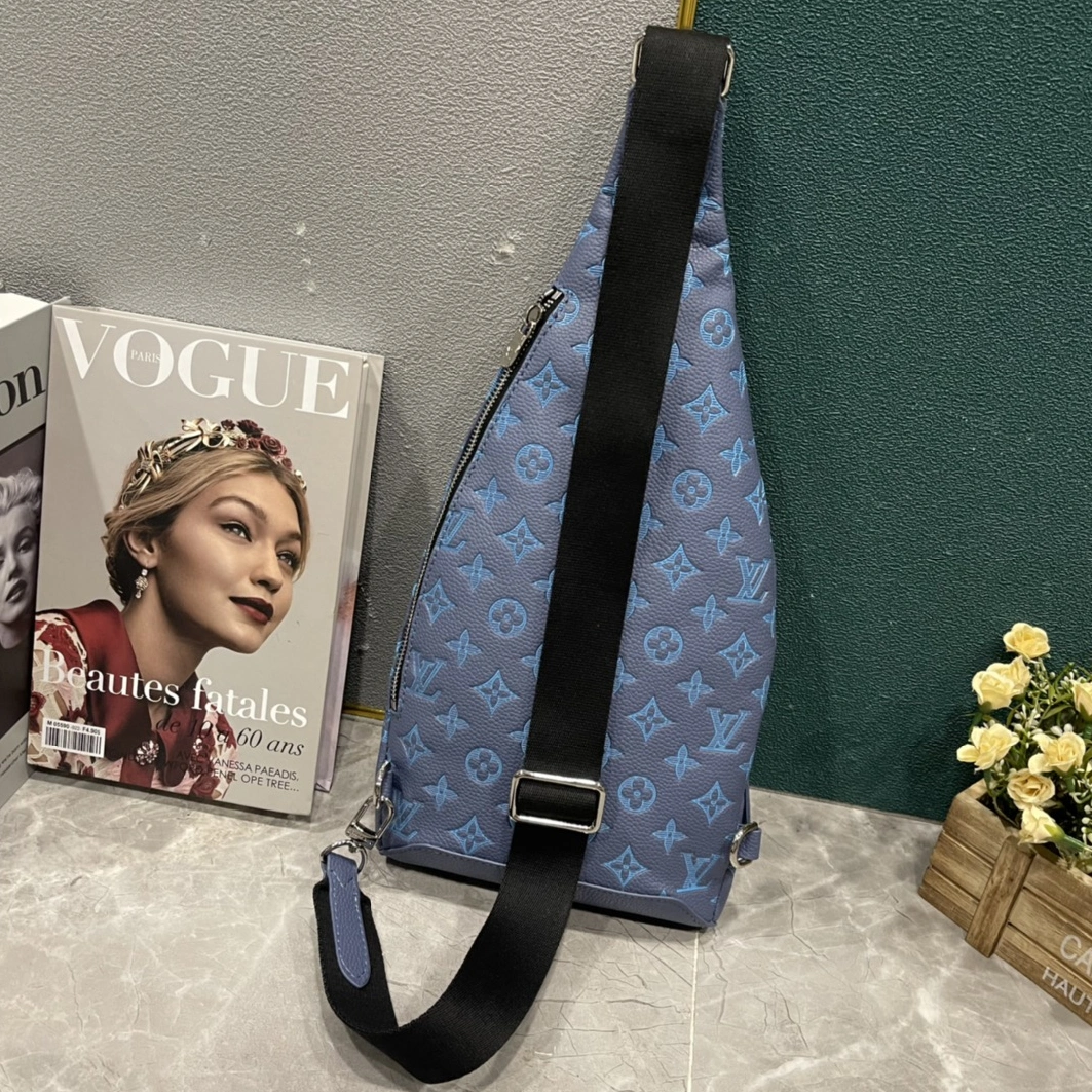 Fashionable 8626 Louis Vuitton AAA Man Messenger Bags