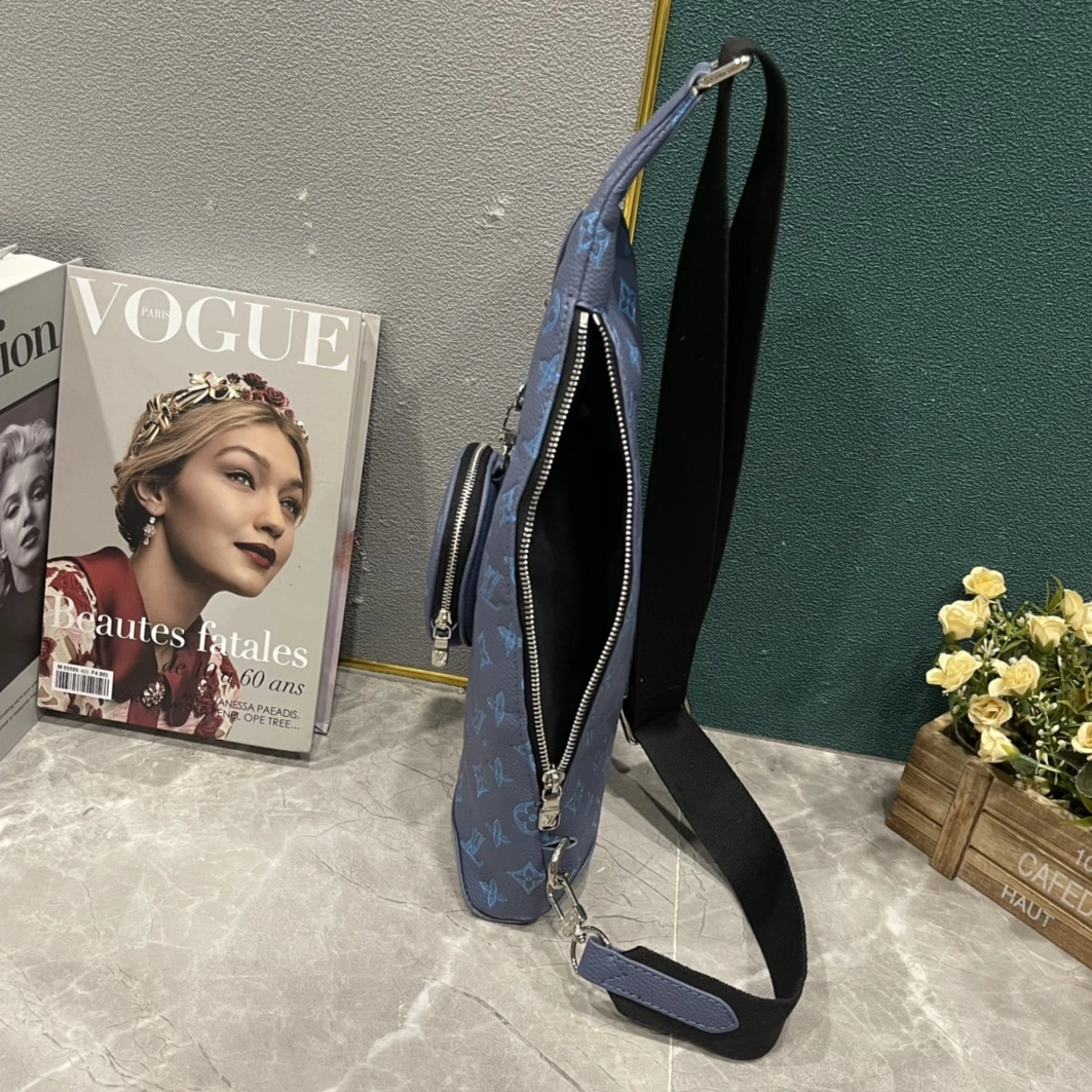 Fashionable 8626 Louis Vuitton AAA Man Messenger Bags