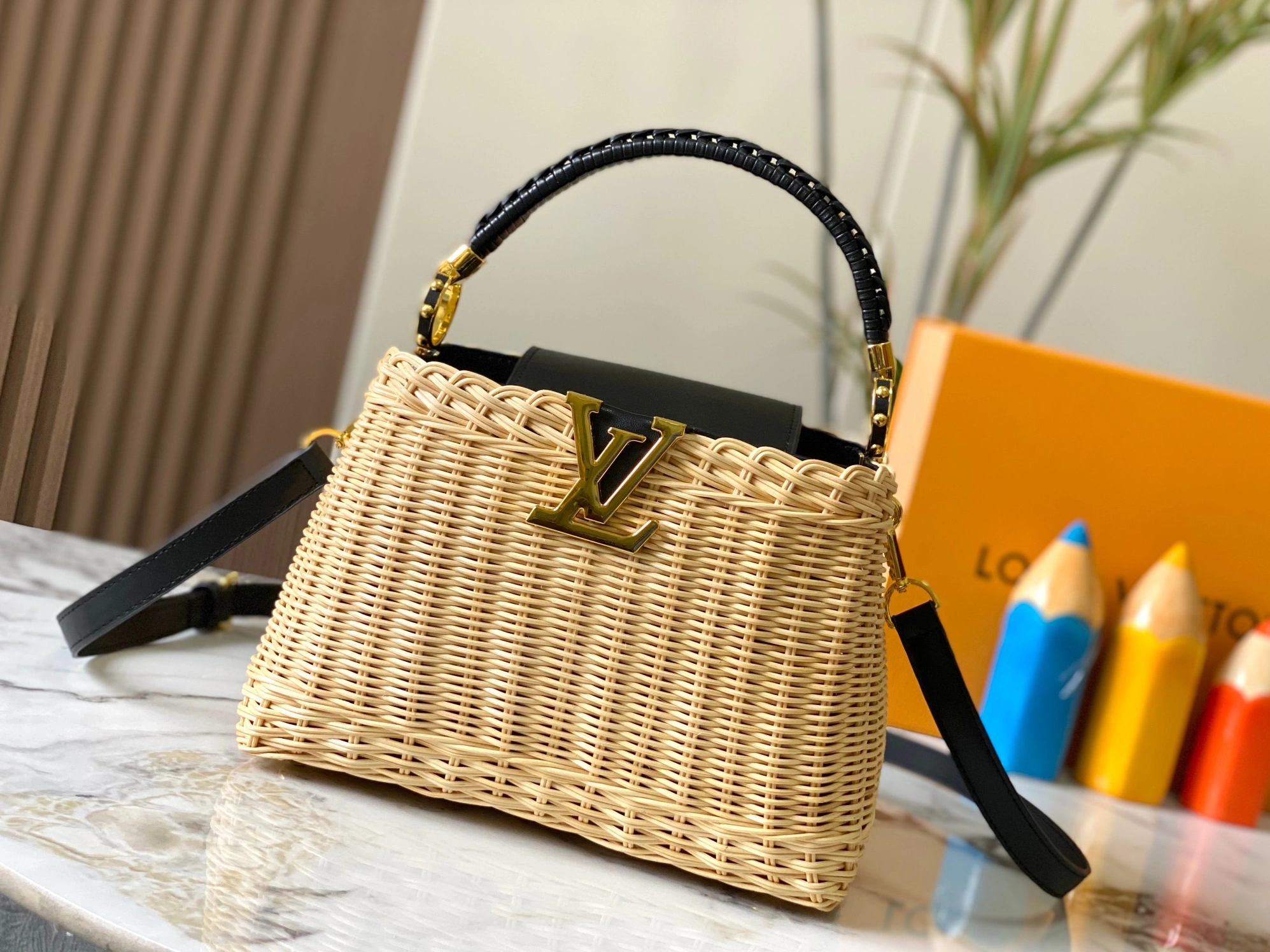 Fashionable 8921 Louis Vuitton AAA Quality Messenger Bags For Women