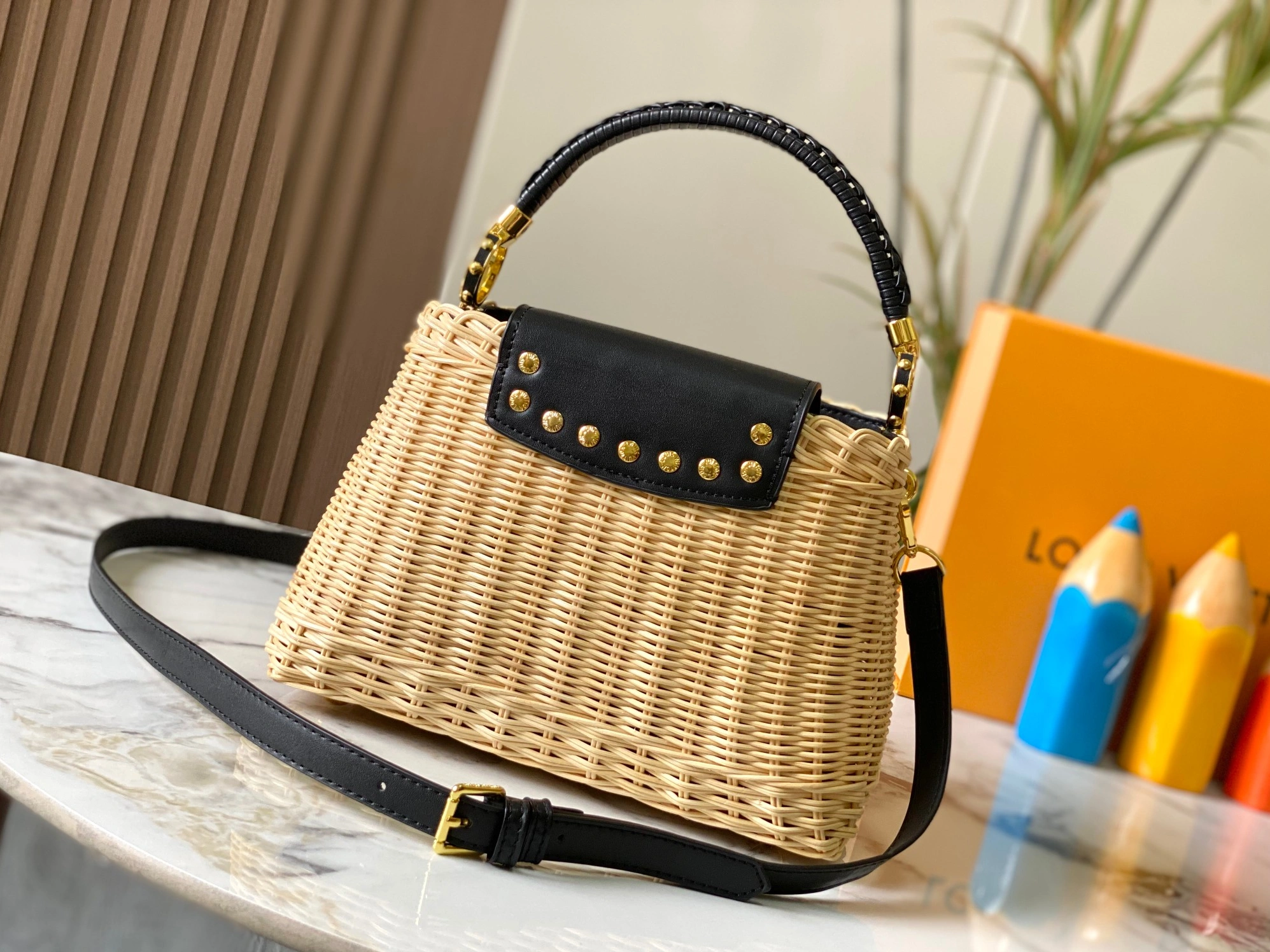 Fashionable 8921 Louis Vuitton AAA Quality Messenger Bags For Women