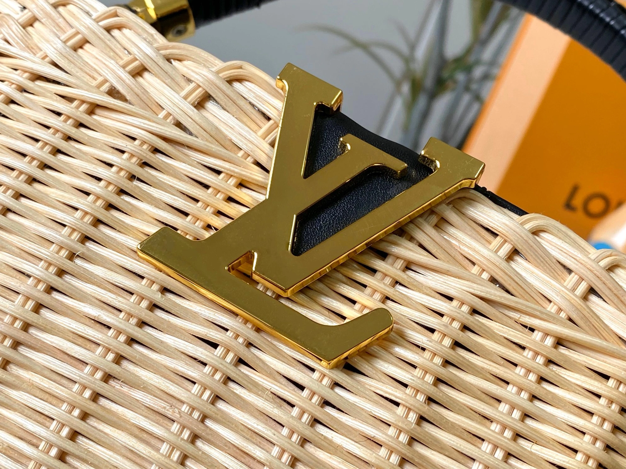 Fashionable 8921 Louis Vuitton AAA Quality Messenger Bags For Women