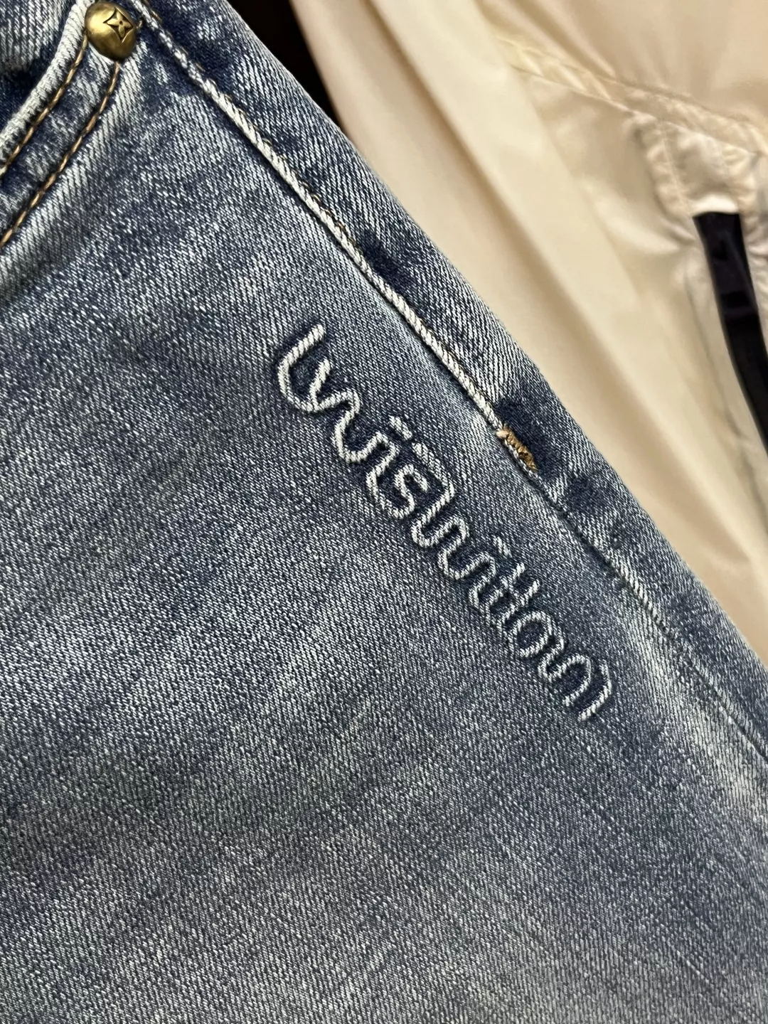 Fashionable 8955 Louis Vuitton LV Jeans For Men