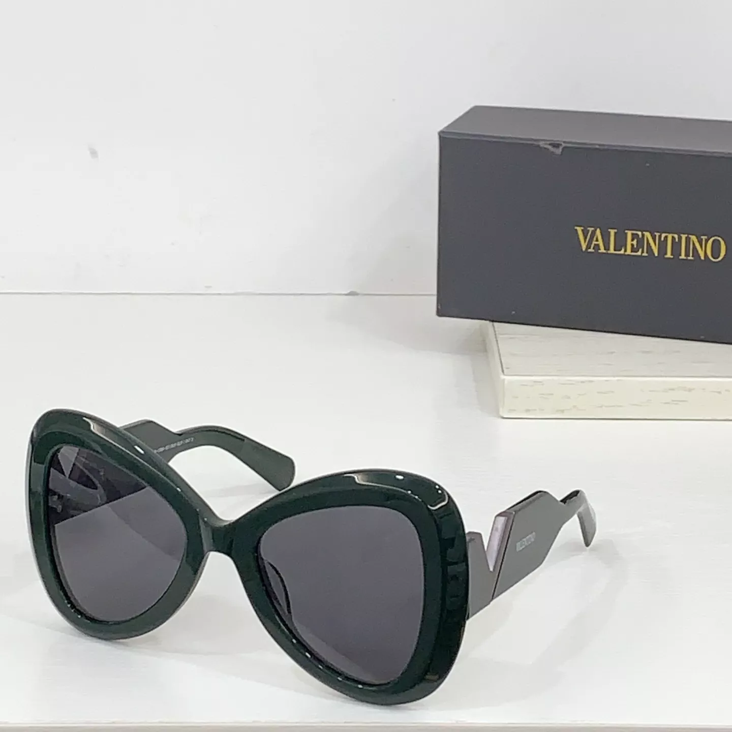 Fashionable 9009 Valentino AAA Quality Sunglasses