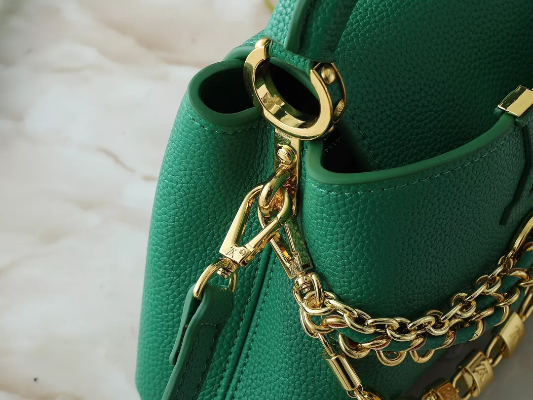 Fashionable 907 Louis Vuitton AAA Quality Messenger Bags For Women