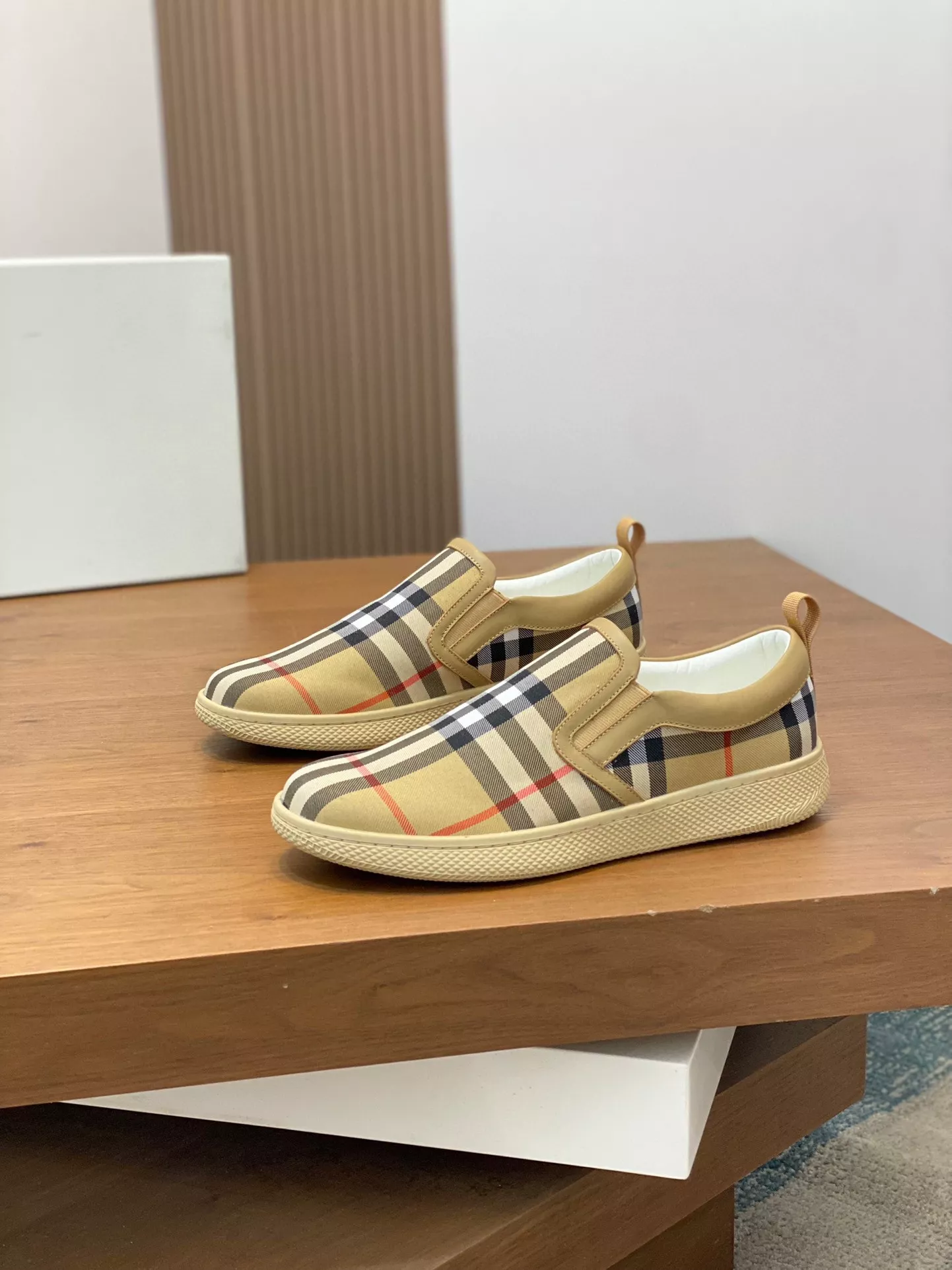Fashionable 9108 Burberry Casual Shoes For Men