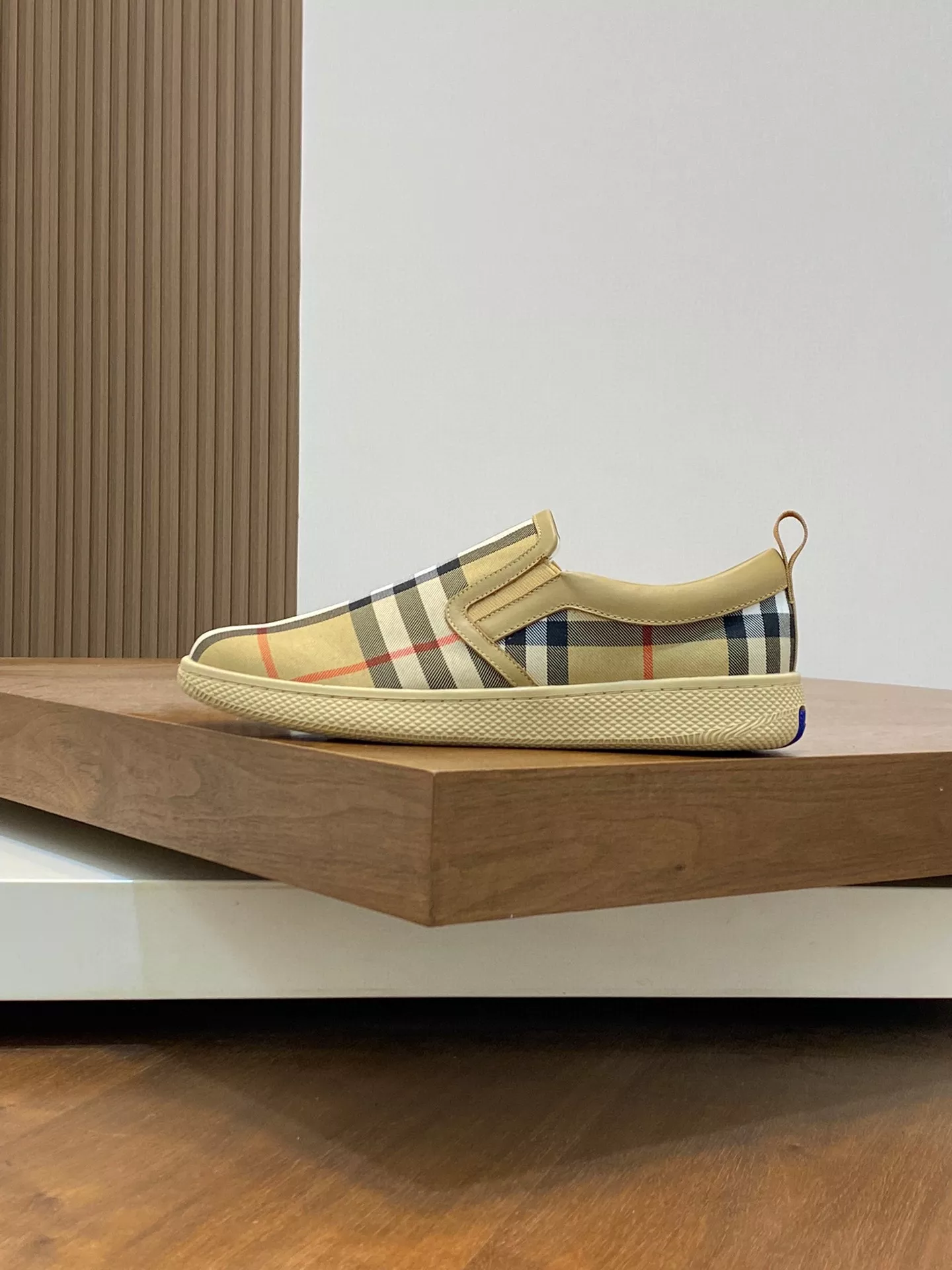 Fashionable 9108 Burberry Casual Shoes For Men