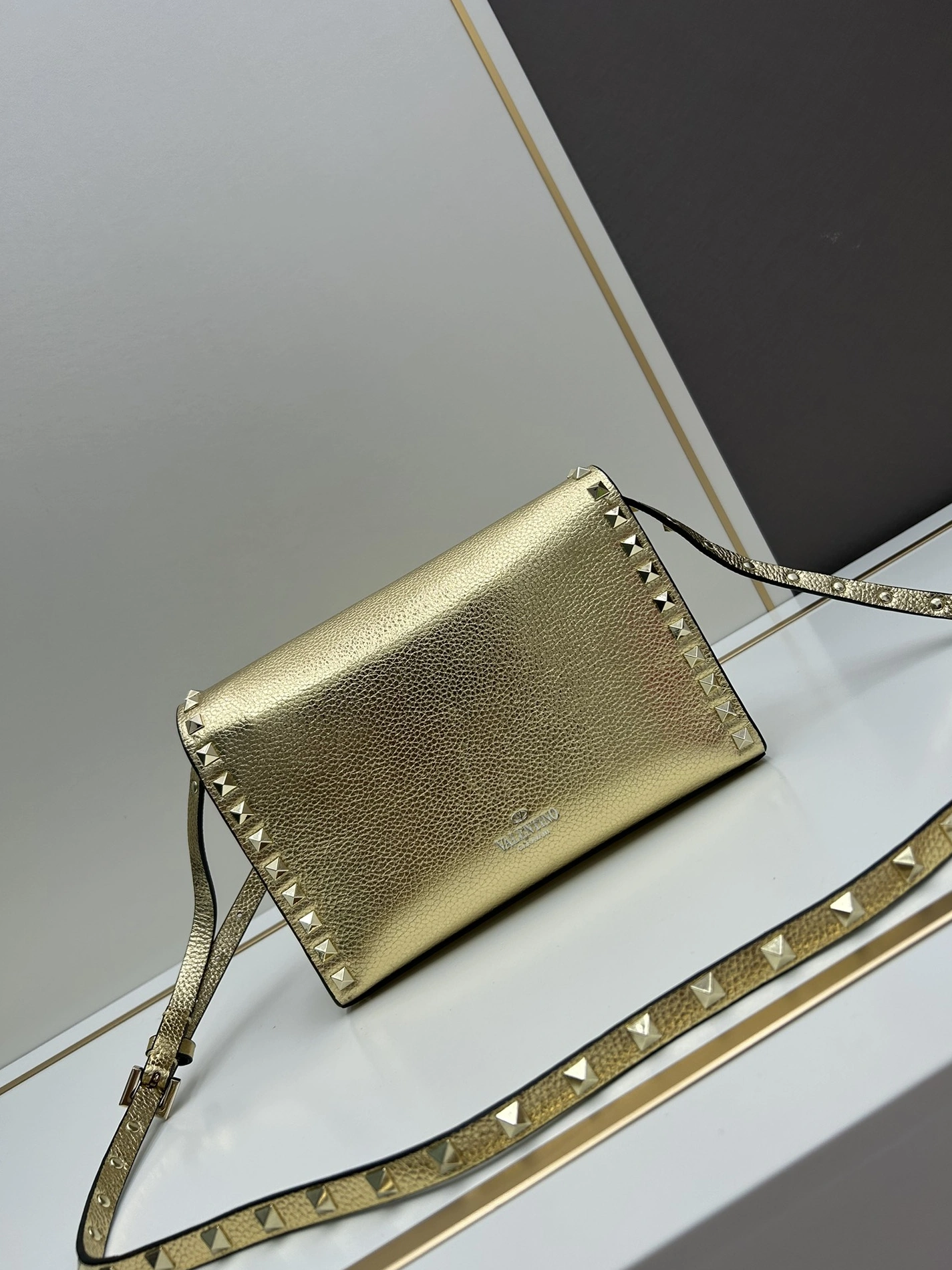 Fashionable 9453 Valentino AAA Quality Messenger Bags For Women