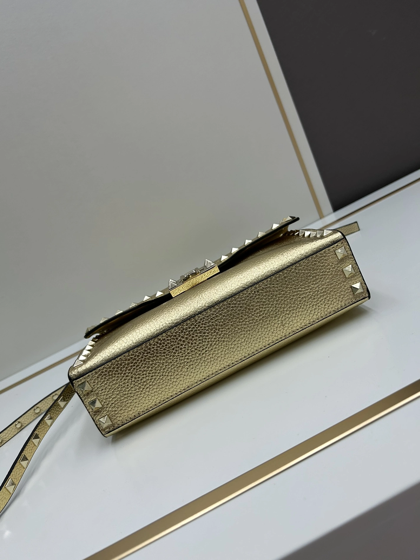 Fashionable 9453 Valentino AAA Quality Messenger Bags For Women