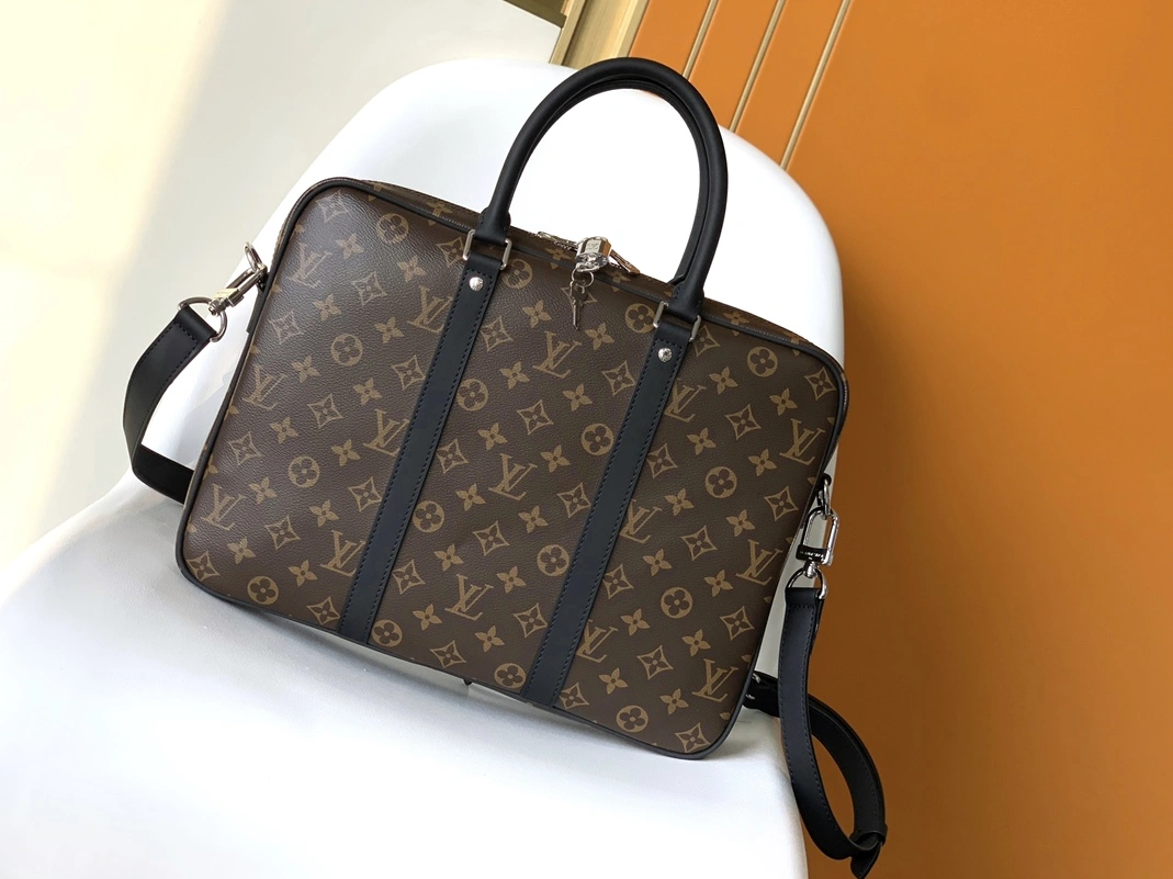 Fashionable 9621 Louis Vuitton AAA Man Handbags