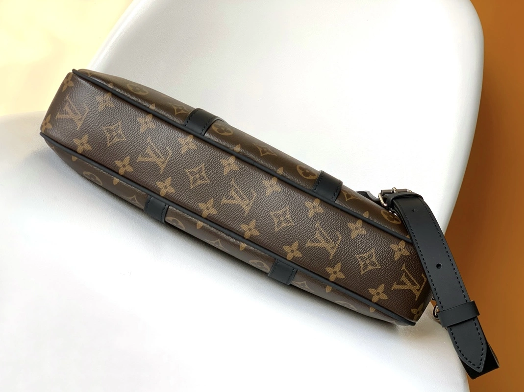 Fashionable 9621 Louis Vuitton AAA Man Handbags
