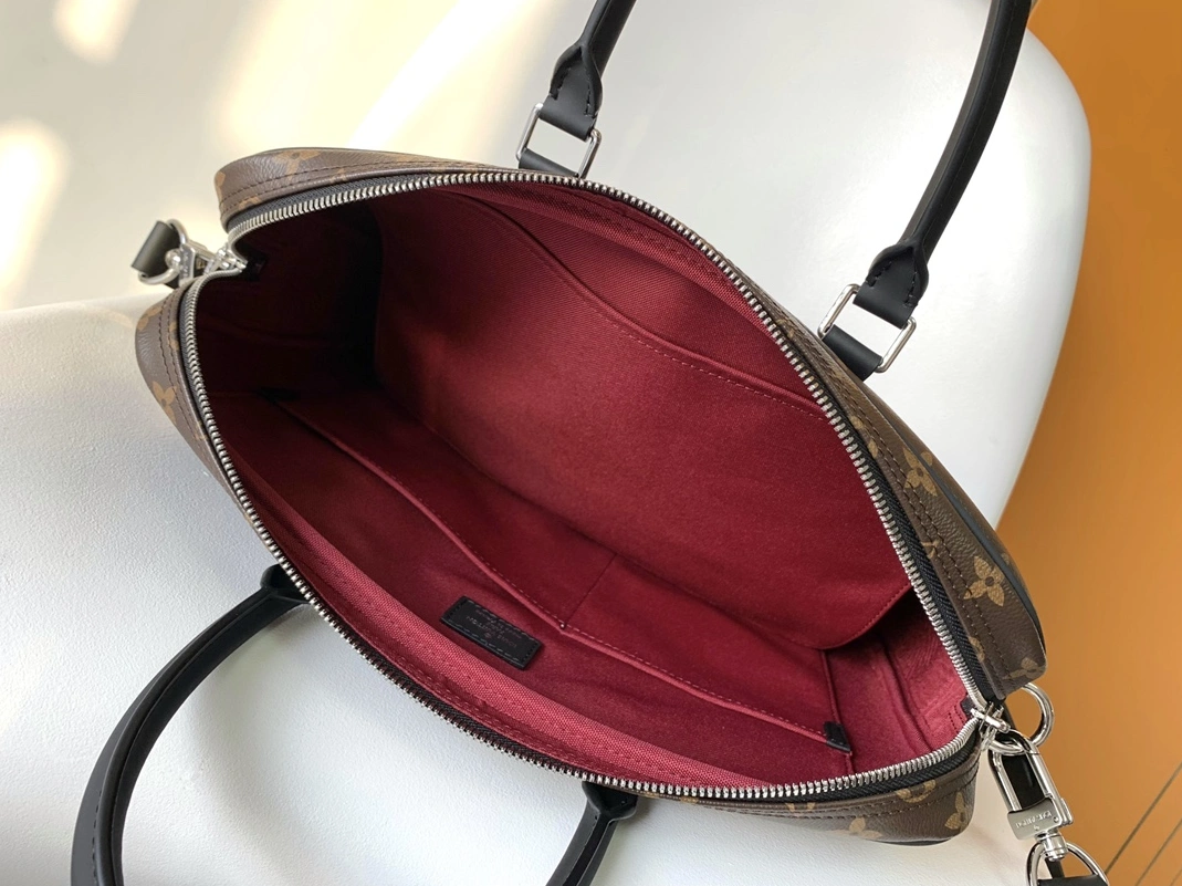 Fashionable 9621 Louis Vuitton AAA Man Handbags