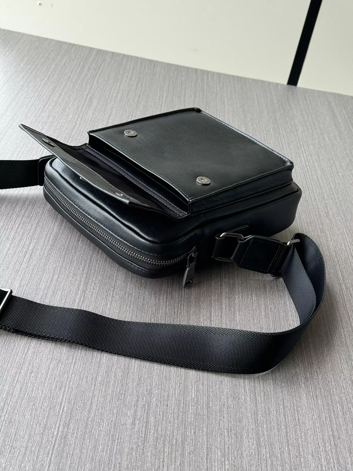 Fashionable 9721 Prada AAA Man Messenger Bags