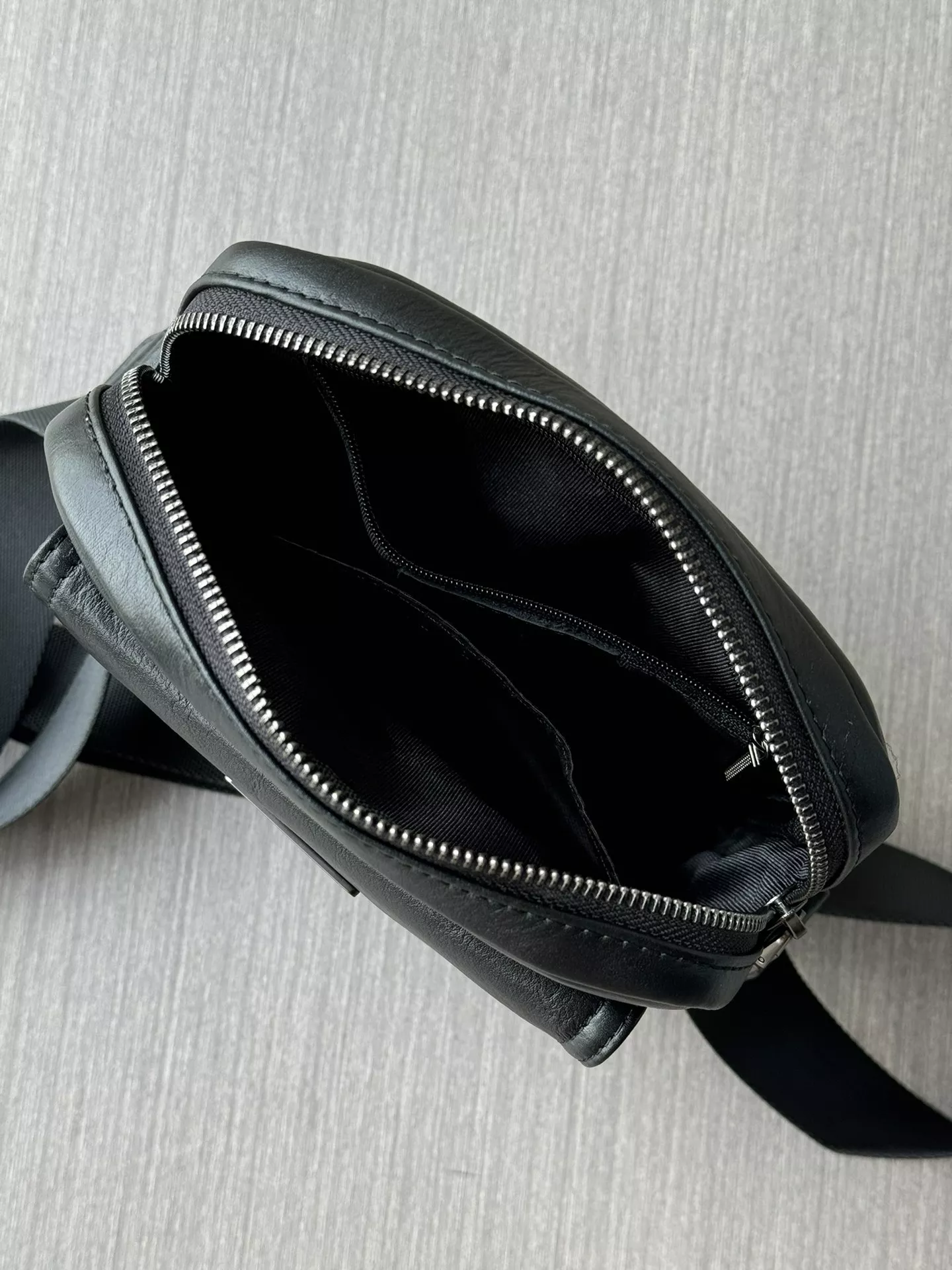 Fashionable 9721 Prada AAA Man Messenger Bags