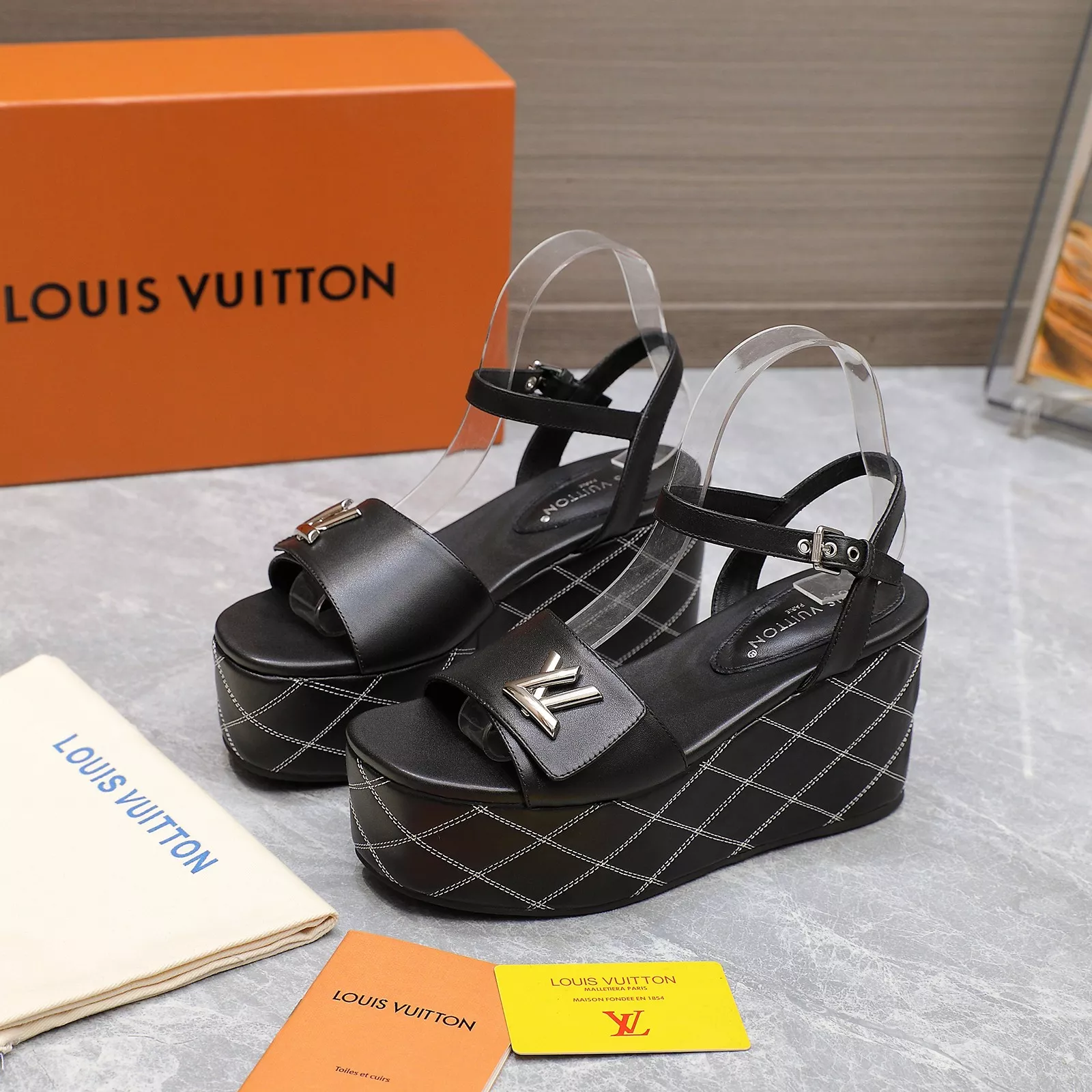 Fashionable 9881 Louis Vuitton Sandal For Women