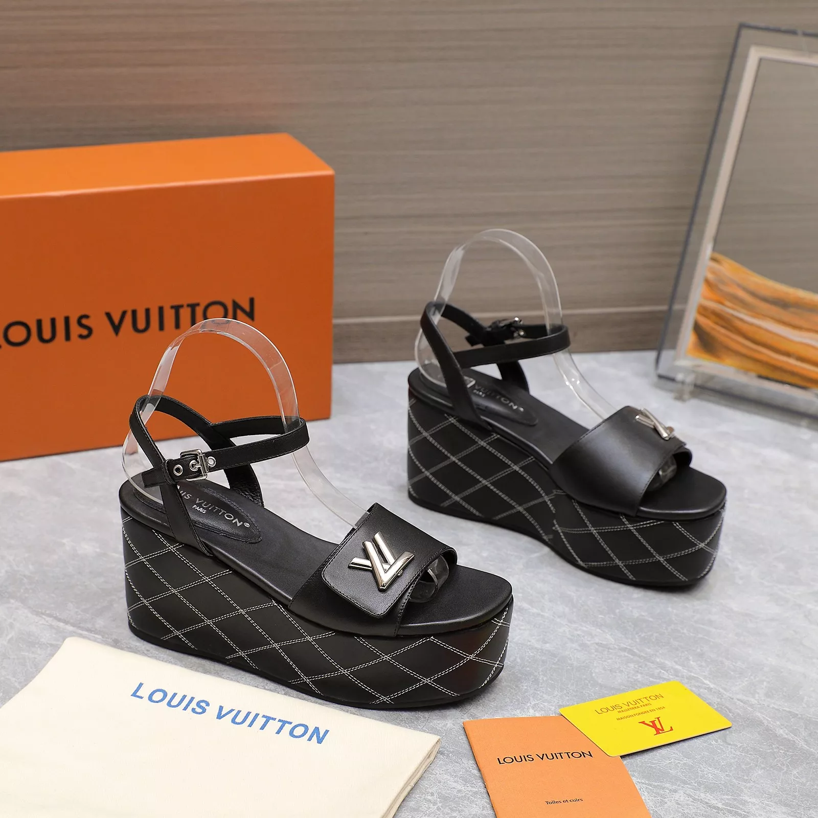 Fashionable 9881 Louis Vuitton Sandal For Women