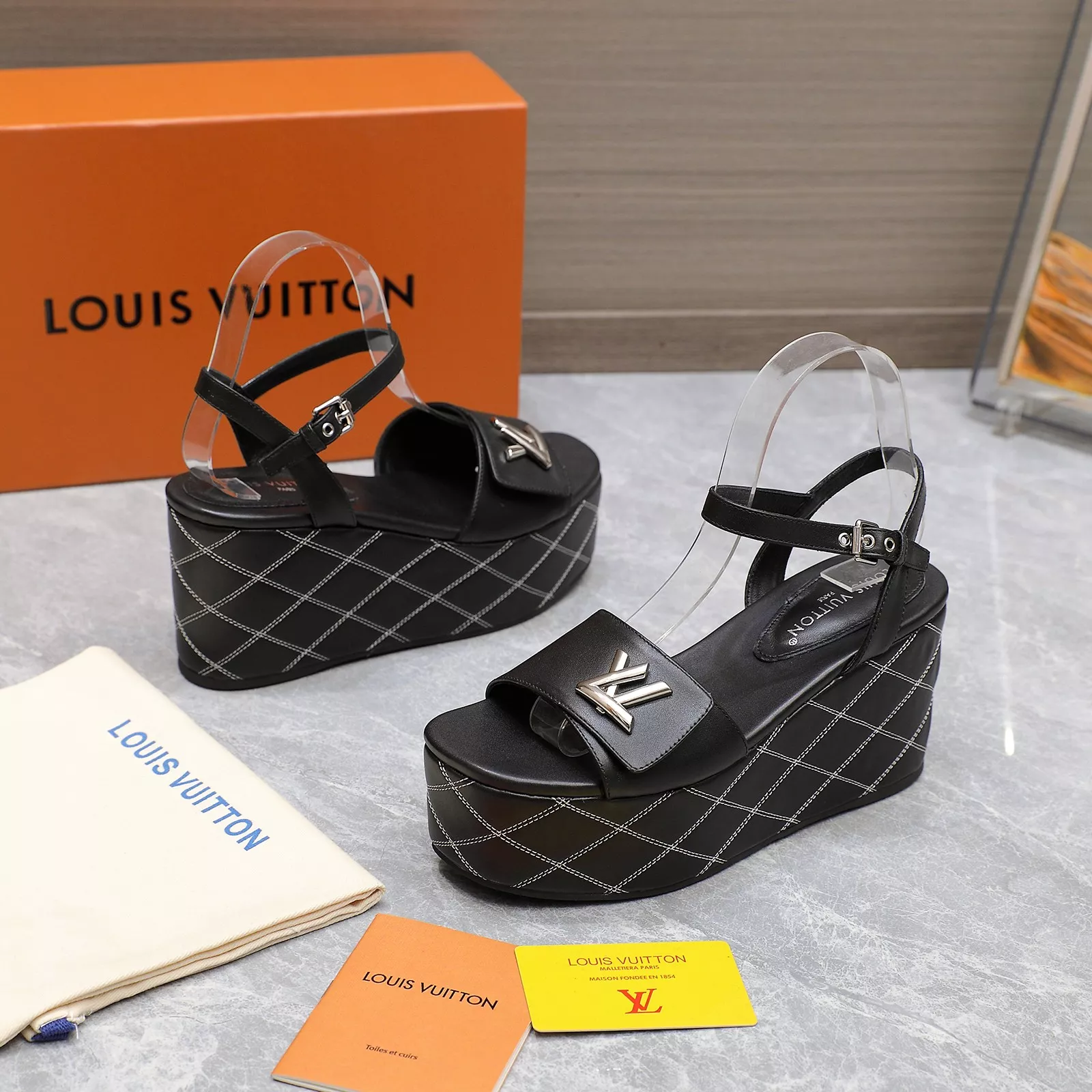 Fashionable 9881 Louis Vuitton Sandal For Women