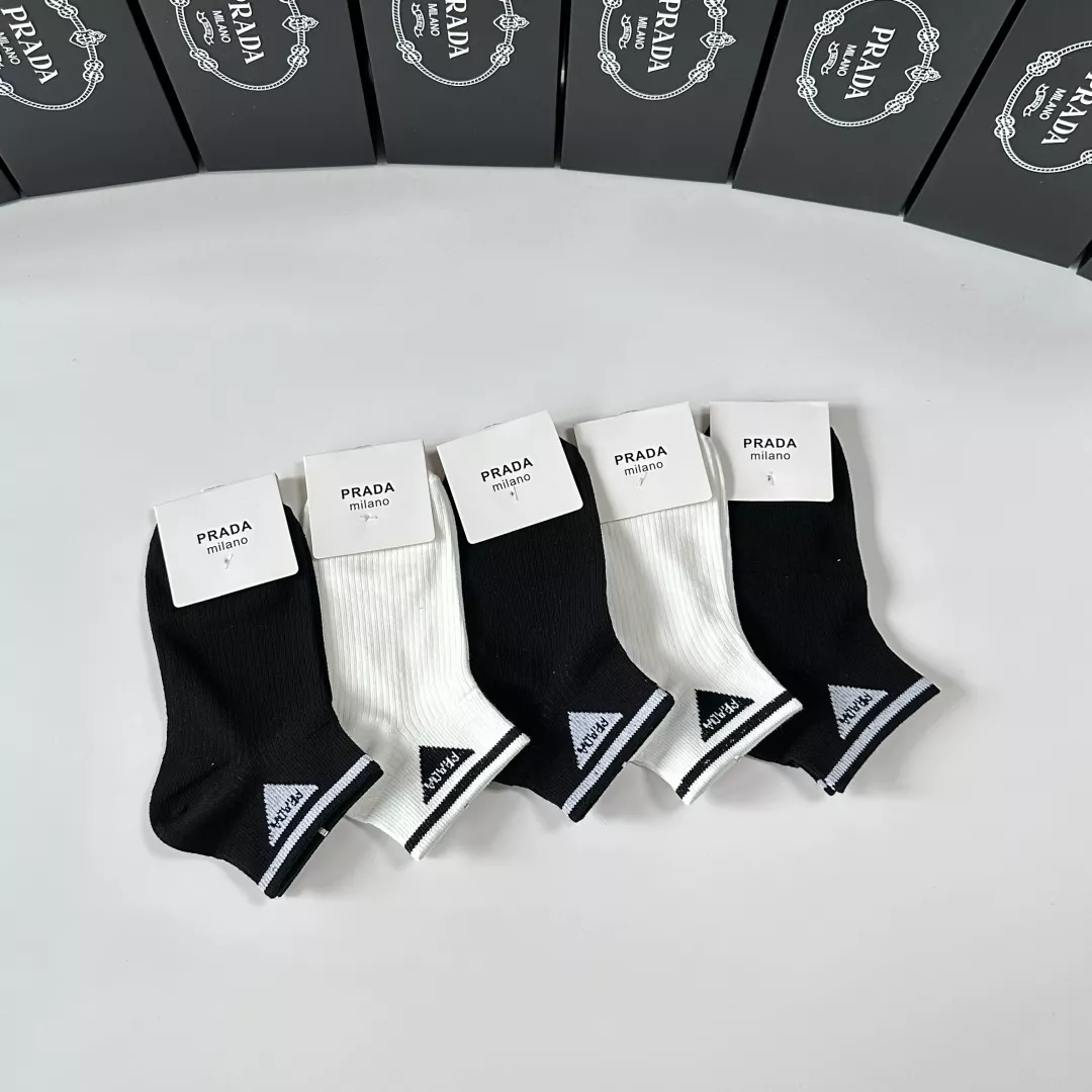Fashionable 9914 Prada Socks