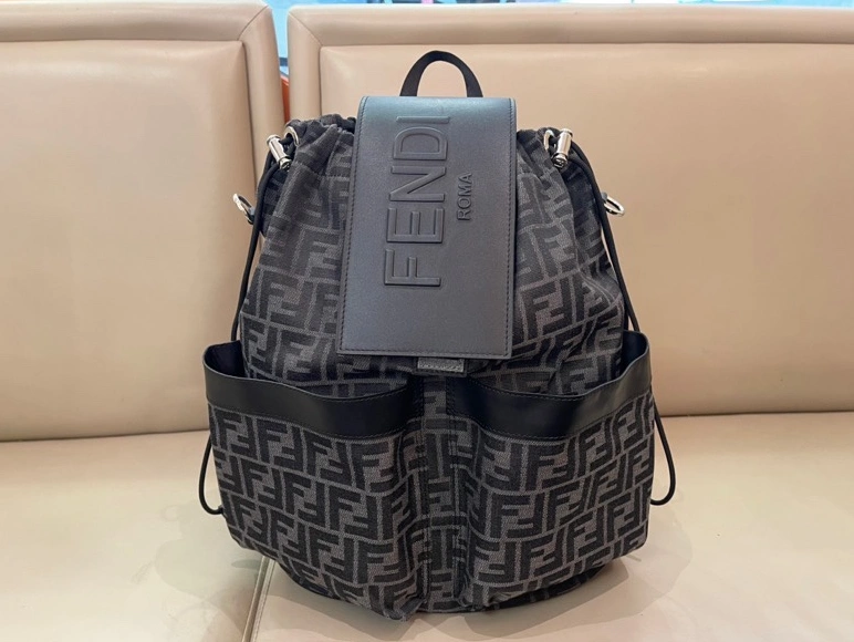 Fendi AAA Man Backpacks Resilient 7900