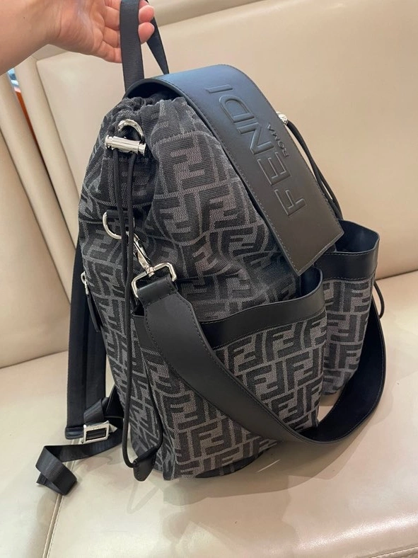 Fendi AAA Man Backpacks Resilient 7900