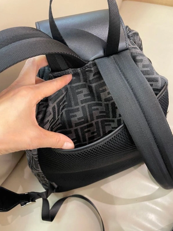 Fendi AAA Man Backpacks Resilient 7900