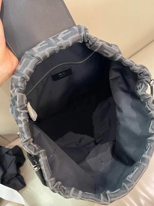 Fendi AAA Man Backpacks Resilient 7900