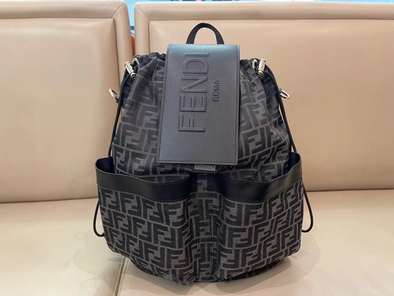 Fendi AAA Man Backpacks Sleek 5445