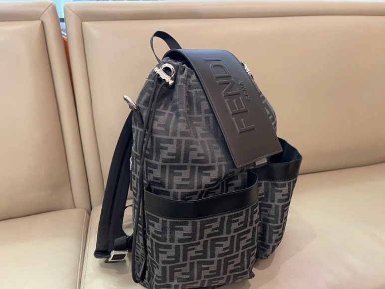 Fendi AAA Man Backpacks Sleek 5445