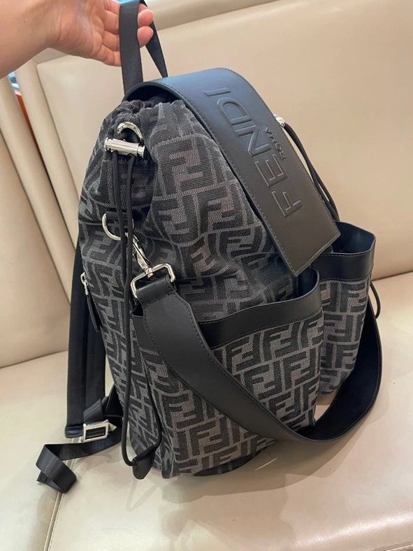 Fendi AAA Man Backpacks Sleek 5445
