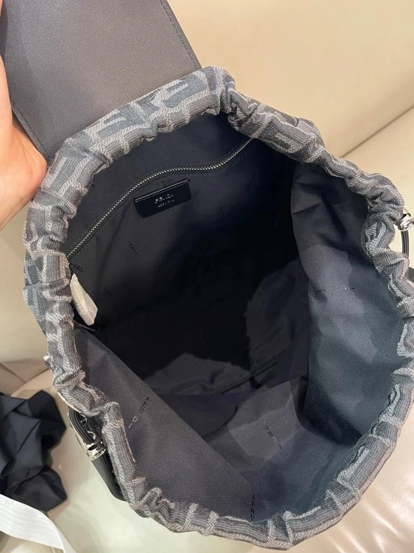 Fendi AAA Man Backpacks Sleek 5445