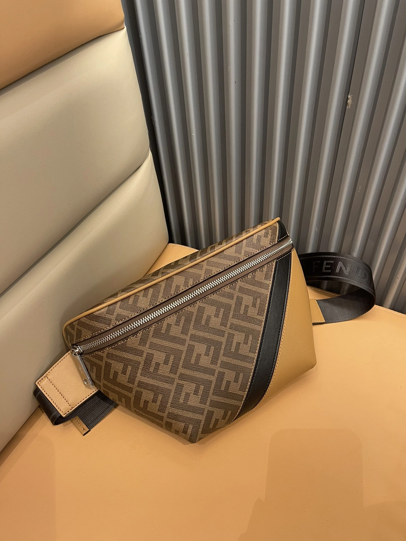 Fendi AAA Man Belt Bags Resilient 6953