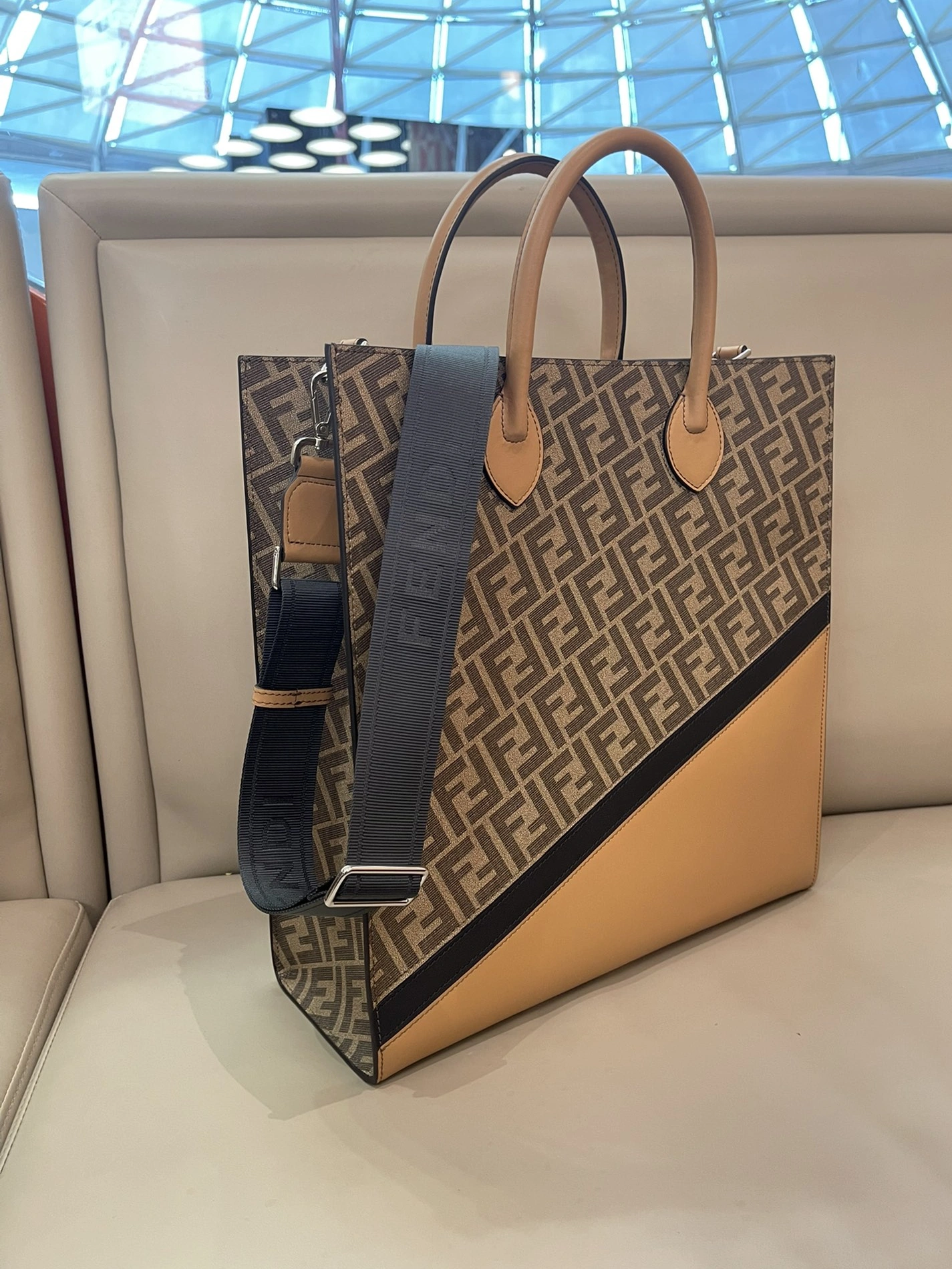 Fendi AAA Man Handbags Flexible 7172