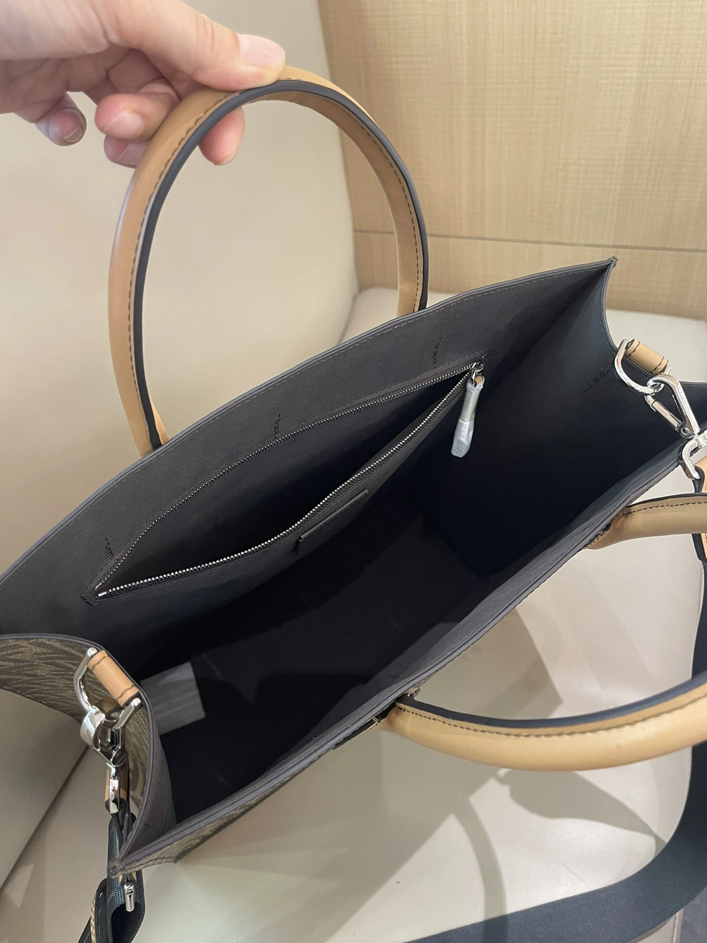 Fendi AAA Man Handbags Flexible 7172