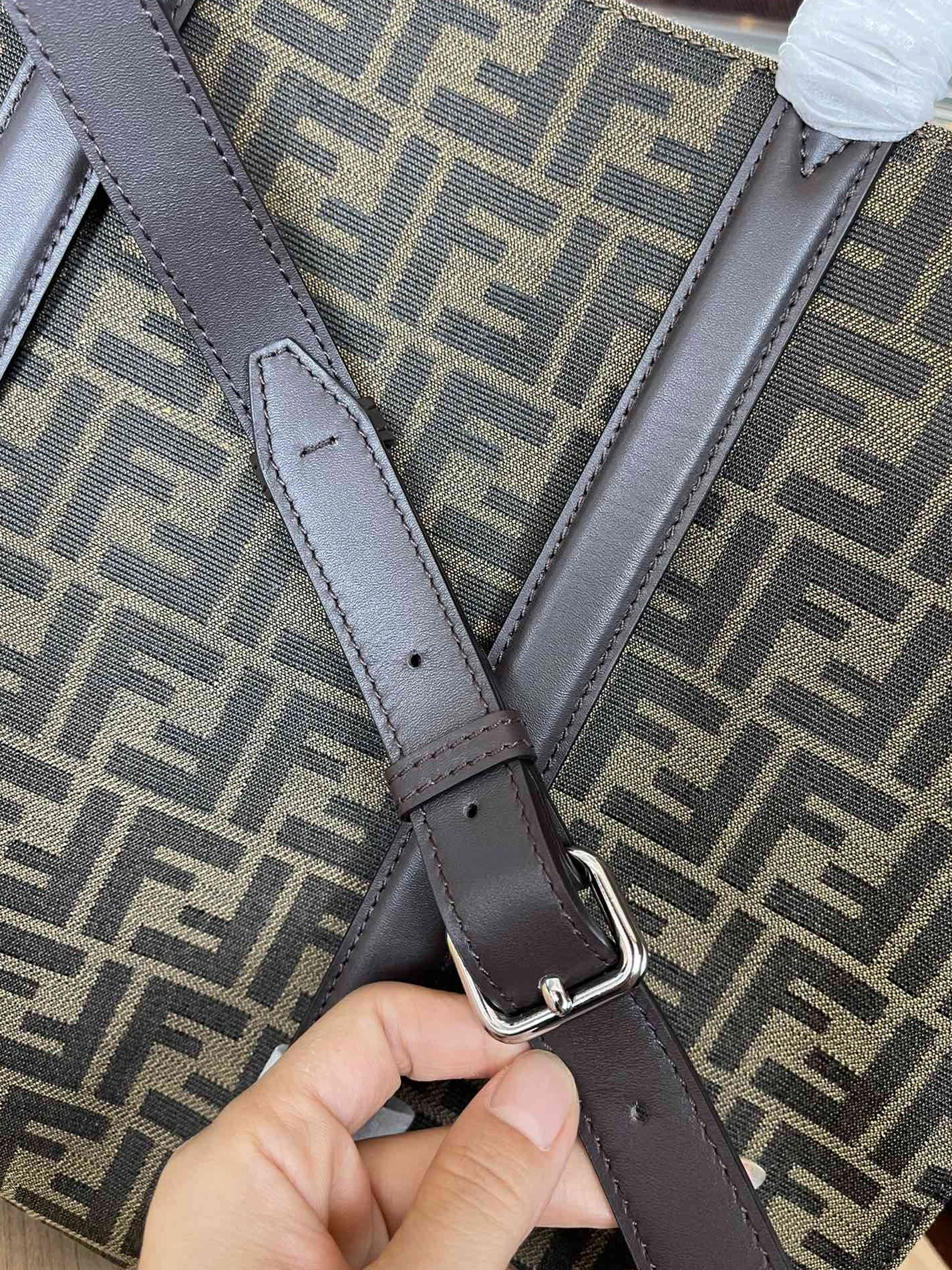 Fendi AAA Man Handbags Unique 5011