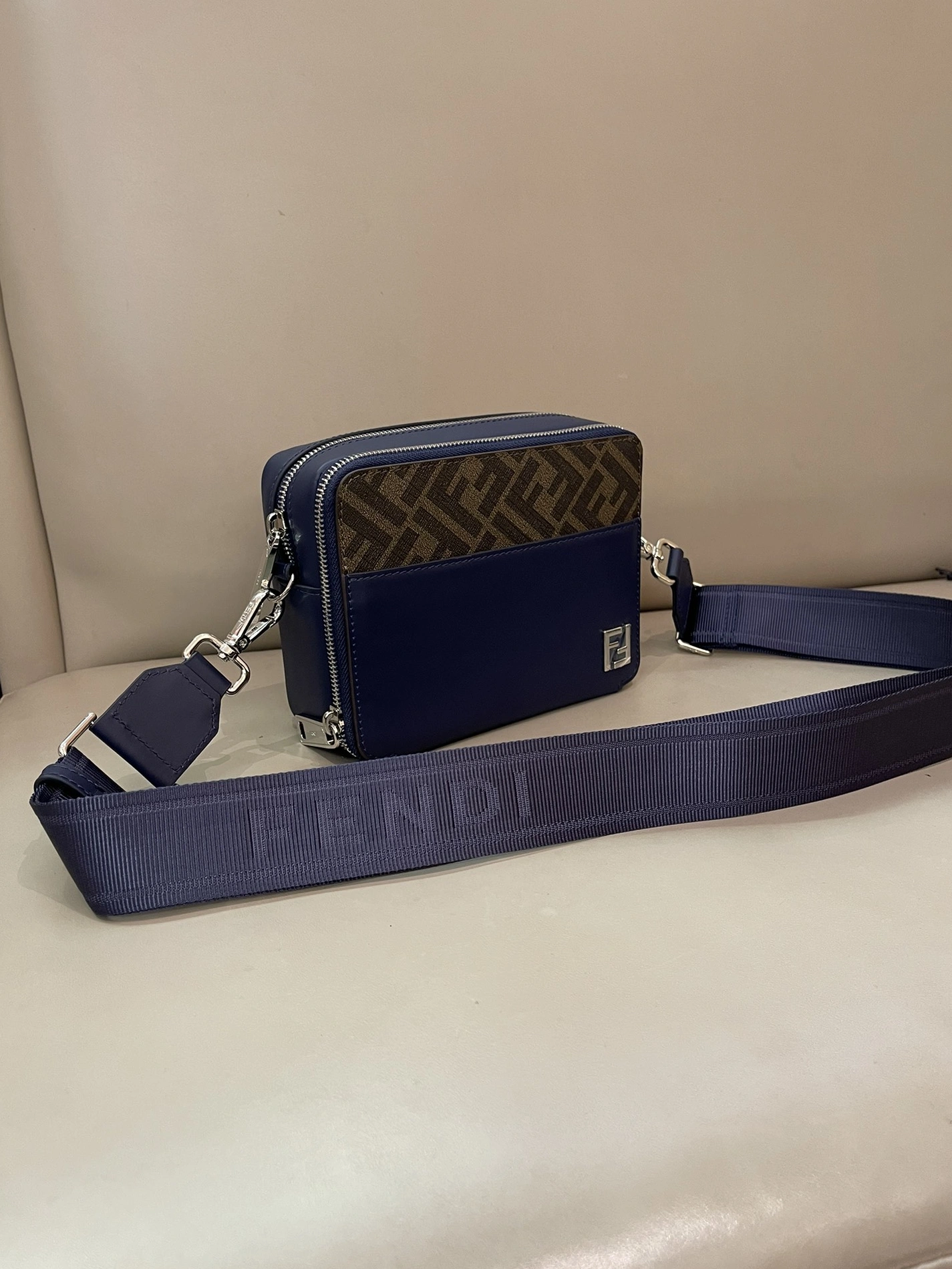 Fendi AAA Man Messenger Bags Affordable 819