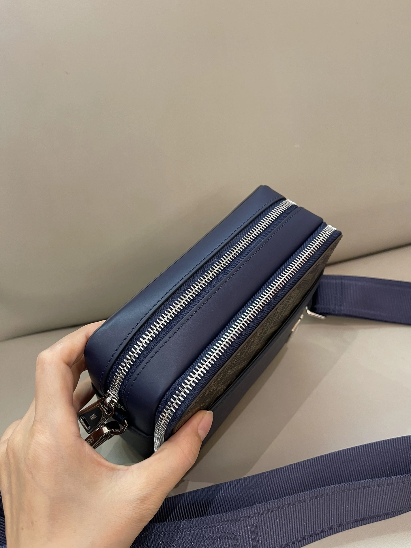 Fendi AAA Man Messenger Bags Affordable 819